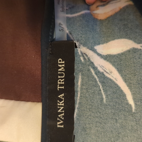 2/$10 Ivanka Trump long sleeve top - Picture 4 of 5